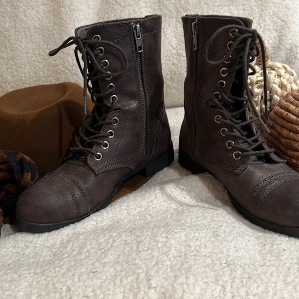 EXPRESS | Brown Lace Up Booties | 6 - Picture 3 of 7